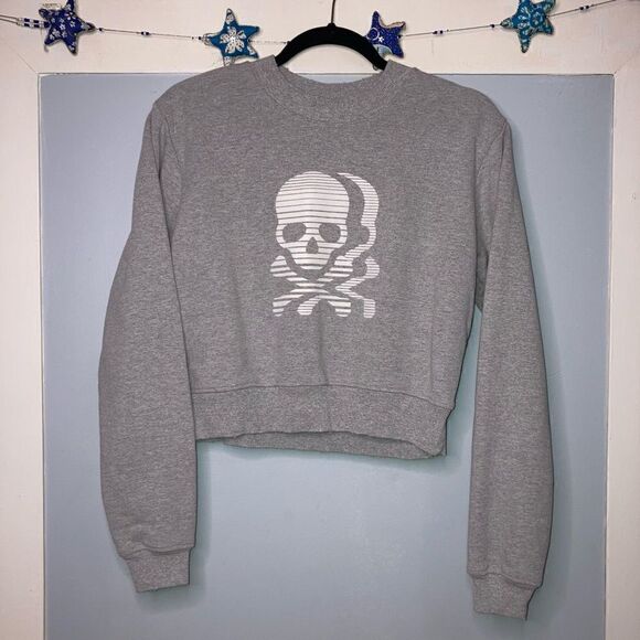 Soulcycle, Gray Long Sleeve Cropped Distressed Sweatshirt Skull Logo Women’s XS - Picture 2 of 12